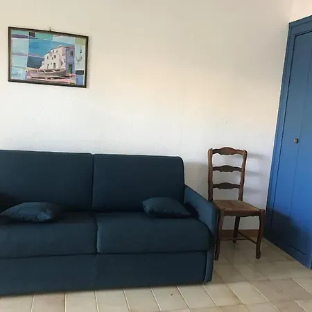 Grand Rez De Jardin Avec Parking à 5 Min à Pieds De La Et Commerces Appartement Calvi (Corsica)