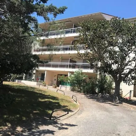 Grand Rez De Jardin Avec Parking A 5 Min A Pieds De La Et Commerces Lägenhet *
