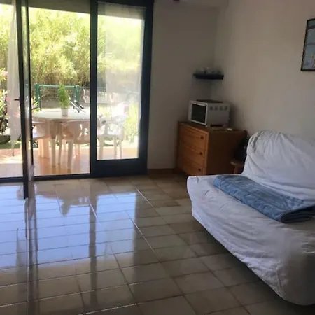 Grand Rez De Jardin Avec Parking à 5 Min à Pieds De La Et Commerces