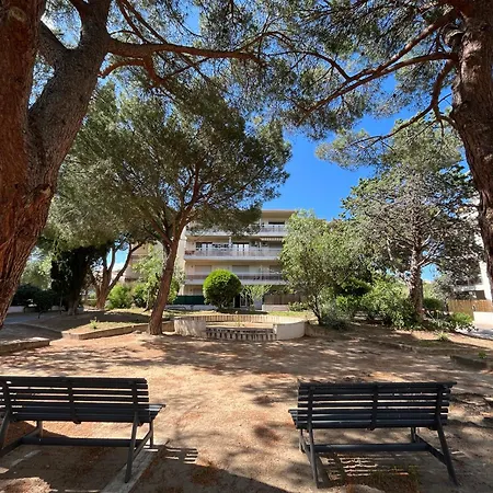 Grand Rez De Jardin Avec Parking à 5 Min à Pieds De La Et Commerces Calvi (Corsica)