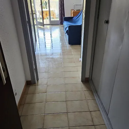 Grand Rez De Jardin Avec Parking à 5 Min à Pieds De La Et Commerces