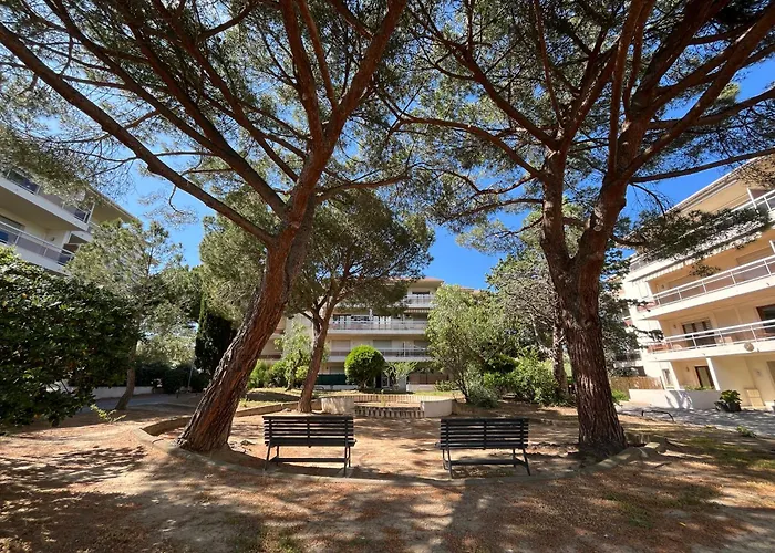 Grand Rez De Jardin Avec Parking à 5 Min à Pieds De La Et Commerces Appartement