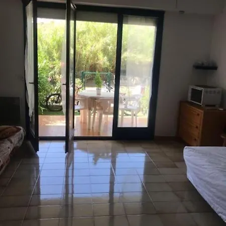 Grand Rez De Jardin Avec Parking A 5 Min A Pieds De La Et Commerces Daire Calvi (Corsica)