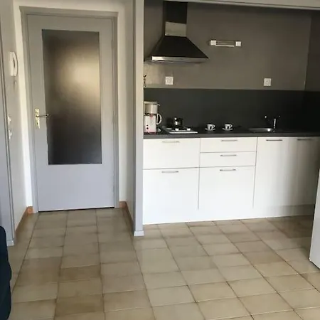 Grand Rez De Jardin Avec Parking A 5 Min A Pieds De La Et Commerces *