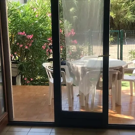 Апартаменты Grand Rez De Jardin Avec Parking A 5 Min A Pieds De La Et Commerces Кальви