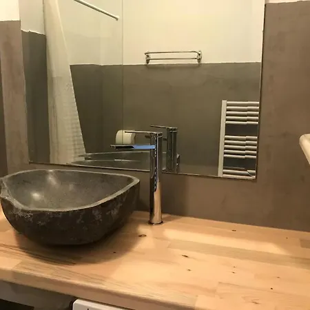 Grand Rez De Jardin Avec Parking A 5 Min A Pieds De La Et Commerces * Calvi (Corsica)
