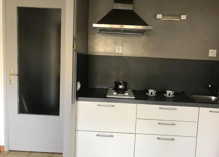 Grand Rez De Jardin Avec Parking A 5 Min A Pieds De La Et Commerces *