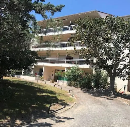 Grand Rez De Jardin Avec Parking à 5 Min à Pieds De La Et Commerces Appartamento *
