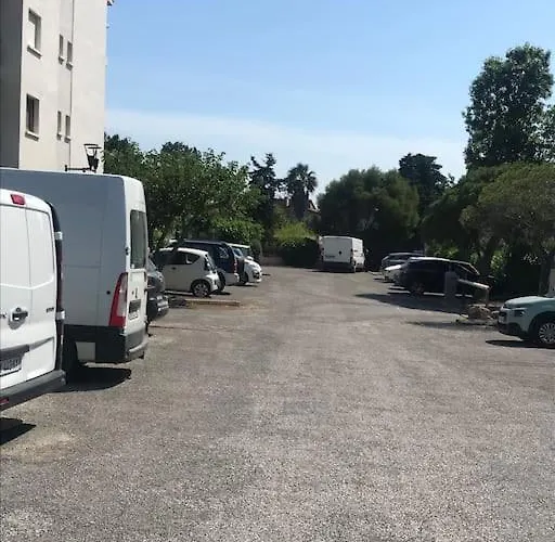 公寓 Grand Rez De Jardin Avec Parking A 5 Min A Pieds De La Et Commerces 卡尔维