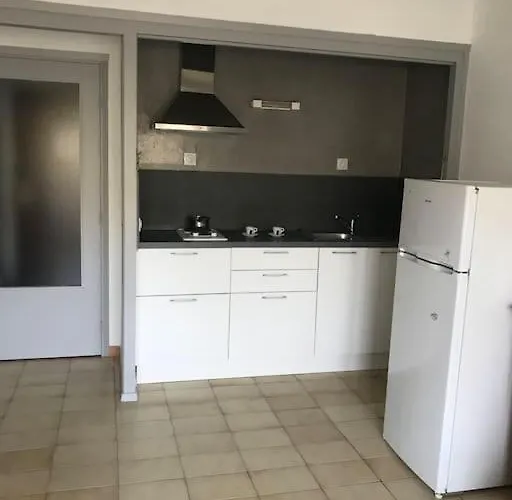Appartamento Grand Rez De Jardin Avec Parking à 5 Min à Pieds De La Et Commerces *