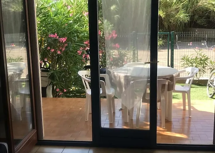 公寓 Grand Rez De Jardin Avec Parking A 5 Min A Pieds De La Et Commerces 卡尔维