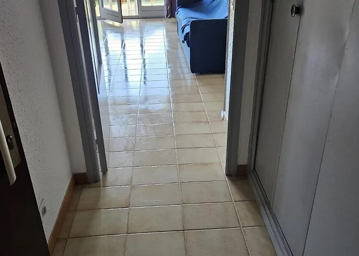 Grand Rez De Jardin Avec Parking A 5 Min A Pieds De La Et Commerces